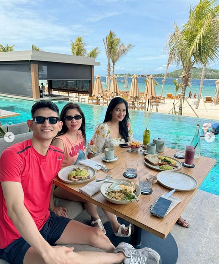 Titi Kamal Rayakan Ultah di Lombok dengan Menu Lobster hingga Mie Goreng Titi Kamal Rayakan Ultah di Lombok dengan Menu Lobster hingga Mie Goreng