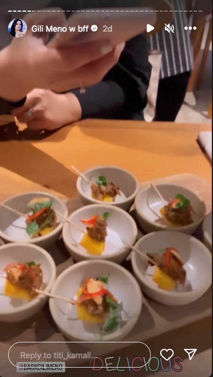 Titi Kamal Rayakan Ultah di Lombok dengan Menu Lobster hingga Mie Goreng Titi Kamal Rayakan Ultah di Lombok dengan Menu Lobster hingga Mie Goreng