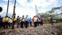 Menteri Basuki berpesan kepada Badan Usaha Jalan Tol untuk bisa merumuskan strategi percepatan, sehingga penyelesaian Tol Yogyakarta - Bawen, khususnya Seksi 1 Sleman - Banyurejo bisa tuntas konstruksinya tepat waktu.