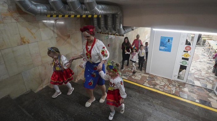 A teacher holds a lesson in an underground kindergarten in a subway station in Kharkiv, Ukraine, Saturday, Jan. 20, 2024. The city officials initiated opening kindergartens in underground subway stations to protect children from Russian missile strikes that hit Kharkiv every day. (AP Photo/Andrii Marienko)