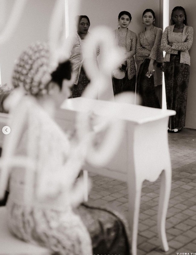 Hardiyanti Pantjur sendiri diketahui bukan berasal dari kalangan artis. Diketahui keduanya telah berpacaran selama 8 bulan sebelum akhirnya memutuskan untuk menikah. Foto: Instagram/@abyrespati