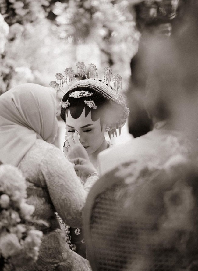 Dilangsungkan di Bogor, Jawa Barat, pernikahan Aby dan Hardiyanti berlangsung secara khidmat. Beragam ucapan selamat pun membanjiri kolom komentar unggahan tersebut. Foto: Instagram/@abyrespati