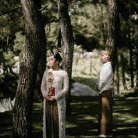 Sebelumnya Aby melalui akun Instagram pribadinya juga sempat membagikan foto prewedding dirinya bersama sang istri. Kental adat Jawa, di foto prewedding tersebut keduanya juga tampak mengenakan pakaian adat Jawa. Foto: Instagram/@abyrespati