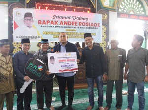 Andre Rosiade Serahkan 1 Unit Ambulans untuk Masjid Tertua di Kota Padang
