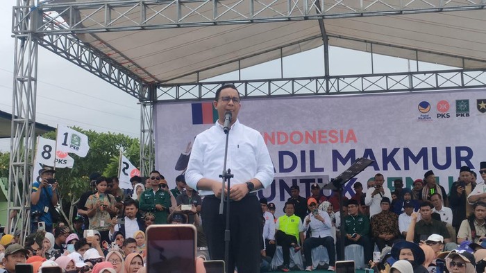 Capres nomor urut 1 Anies Baswedan menghadiri acara kampanye terbuka di Daerah Istimewa Yogyakarta (DIY), Selasa (23/1/2024). Anies menyinggung soal adanya pendukung Partai Persatuan Pembangunan (PPP) yang ikut serta dalam kampanye itu.