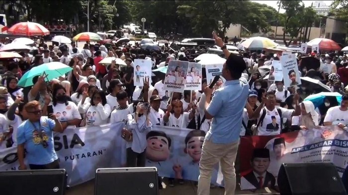 Apel Akbar Relawan Bison untuk Dukung Pemilu Satu Putaran Relawan Bison menggelar apel akbar di Lapangan Banteng, Jakarta. Apel itu untuk mendukung pemilu satu putaran.