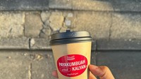 Menu yang ditawarkan Payakumbuah berupa paket nasi rendang. Minuman berupa teh talua yang hangat juga ditawarkan Payakumbuah x Kopi Kalyan Jepang. Foto: Instagram @ariefmuhammad