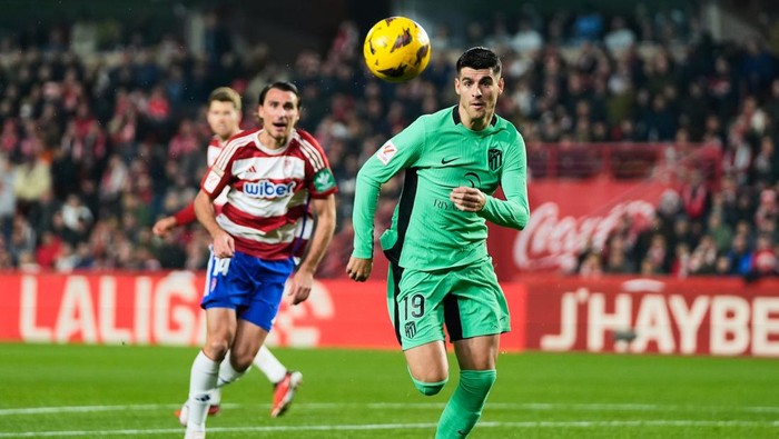 GRANADA, SPAIN - JANUARY 22: Alvaro Morata of Atletico de Madrid in action during the Spanish league, La Liga EA Sports, football match played between Granada CF and Atletico de Madrid at Los Carmenes stadium on January 22, 2024, in Granada, Spain. (Photo By Joaquin Corchero/Europa Press via Getty Images)