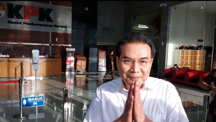 Azis Syamsuddin usai diperiksa KPK (Yogi/detikcom)