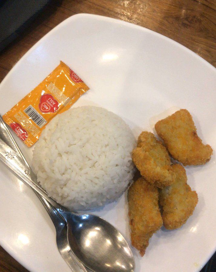 Beli 4 nugget nasi di bandara, orang ini kaget karena harganya Rp 45 ribu