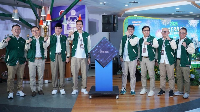 BRI Life Hijaukan Kinerja 2024 BRI Life mendorong seluruh Brilifers Tangguh di BRI Life memetik Pelajaran dari tahun 2023. Hal itu disampaikan lewat Rakernas bertema Hijaukan Kinerja 2024.