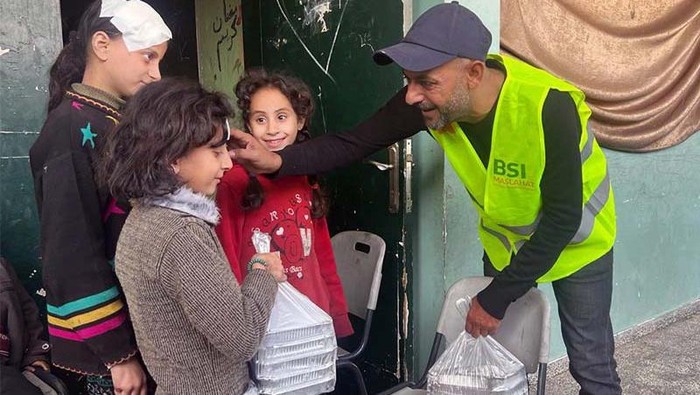 BSI Salurkan Bantuan Musim Dingin untuk Warga Palestina BSI Maslahat menyalurkan bantuan kemanusiaan tahap 3 untuk rakyat Palestina. Bantuan yang diberikan berupa bantuan musim dingin, makanan siap saji dan makanan hangat.