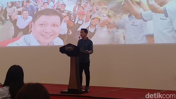 Cawapres nomor urut 02 Gibran Rakabuming Raka, saat mengunjungi pabrik PT Sritex, di Kabupaten Sukoharjo, Selasa (23/1/2024).