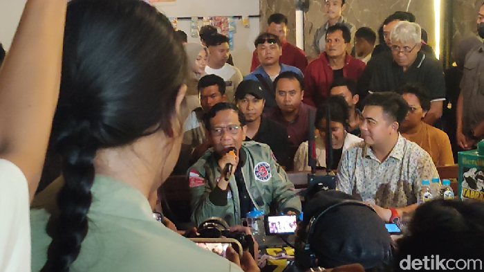 Cawapres nomor urut tiga Mahfud Md saat di acara Tabrak Prof, Semarang, Selasa (23/1/2024).