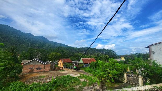 Cerita dari pinggir Sungai Cimandiri di Kp Mariuk, Sukabumi