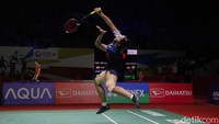 Ester lolos setelah Opatniputh mundur di gim kedua.