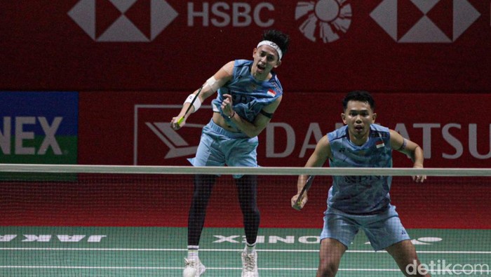 Fajar/Rian menghadapi Lee Jhe-huei/Yang Po-hsuan di lapangan 1 Istora Senayan pada Selasa (23/1/2024). Fajar/Rian hanya butuh setengah jam untuk menang dengan skor 21-16, 21-14.