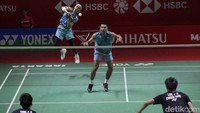 Fajar/Rian menghadapi Lee Jhe-huei/Yang Po-hsuan di lapangan 1 Istora Senayan pada Selasa (23/1/2024). Fajar/Rian hanya butuh setengah jam untuk menang dengan skor 21-16, 21-14. 