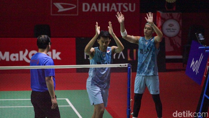 Fajar/Rian menghadapi Lee Jhe-huei/Yang Po-hsuan di lapangan 1 Istora Senayan pada Selasa (23/1/2024). Fajar/Rian hanya butuh setengah jam untuk menang dengan skor 21-16, 21-14.
