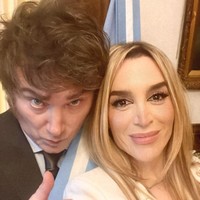Presiden Argentina Javier Milei berkencan dengan seorang aktris dan komedian cantik bernama Fatima Florez. Belum resmi jadi istri tapi Fatima sudah dijuluki primera dama atau ibu negara oleh publik. Foto: Instagram