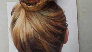 Sanggulan kue. Foto: Dudi Ben Simob via Boredpanda