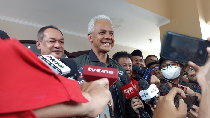Ganjar Pranowo bertemu relawan TPD Jateng hingga caleg partai koalisi di Salatiga, Jawa Tengah, Selasa (23/1/2024).