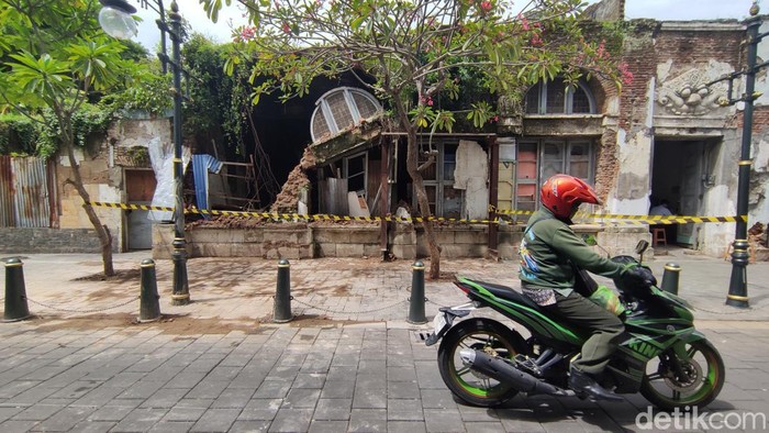 Gedung yang ambruk di Kota Lama Semarang