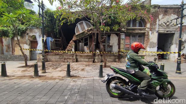 Gedung yang ambruk di Kota Lama Semarang
