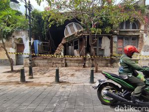 Waduh, Gedung Bersejarah di Kota Lama Semarang Roboh