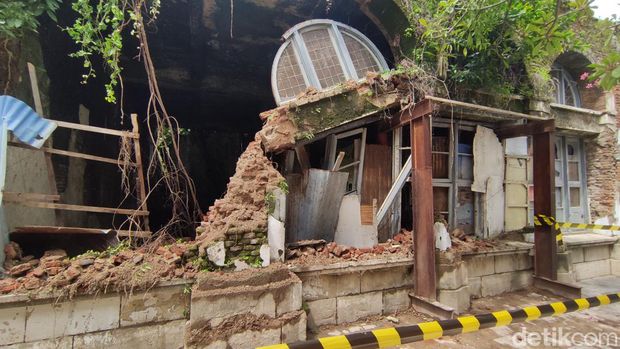 Gedung yang ambruk di Kota Lama Semarang