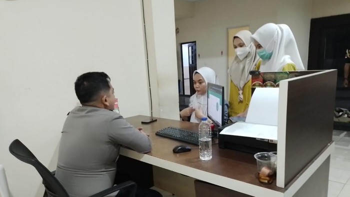 Perawat wanita berinisial EP (26) di Rumah Sakit Aloei Saboe, Kota Gorontalo dianiaya seorang pasien pria.