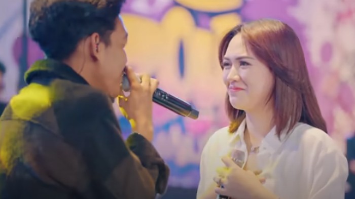 Happy Asmara dan Hasan Toys menyanyikan lagu Pupusing Nelongso hingga trending lagi. Berikut ini liril lagu tersebut dan terjemahannya.
