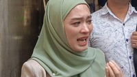 Inara Rusli kecewa dengan Virgoun yang tega berniat untuk memenjarakannya. Foto: Ahsan Nurrijal/detikcom