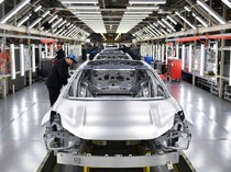 Produksi Mobil Listrik Melonjak, Harga Bisa Anjlok