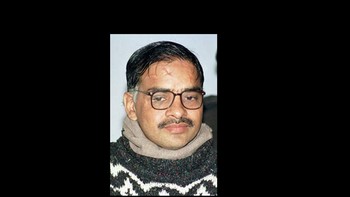 Javed Iqbal, warga di Lahore, Pakistan, menulis surat tahun 1999 ke polisi ,menglaom dia membuhu dan melecehkan 100 korban muda. Ketika polisi mendatangi rumahnya, mereka menemukan sisa mutilasi setidaknya dua korban. Hakim menjatuhkan hukuman mutilasi padanya seperti yang ia lakukan pada korban. Namun sebelum eksekusi, dia ditemukan gantung diri di bui pada tahun 2001. Dia diputuskan bunuh diri walau sebenarnya ada luka misterius di badannya. Foto: Wikipedia