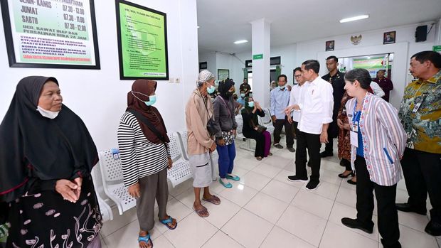 Jokowi meninjau Puskesmas Toroh 1, di Grobogan, Jawa Tengah. (Foto: Muchlis Jr - Biro Pers Sekretariat Presiden)