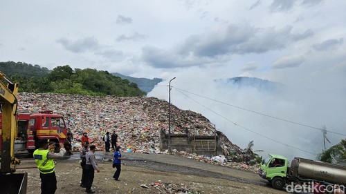 Kebakaran di TPA Sente di Desa Pikat, Kecamatan Dawan, Kabupaten Klungkung.