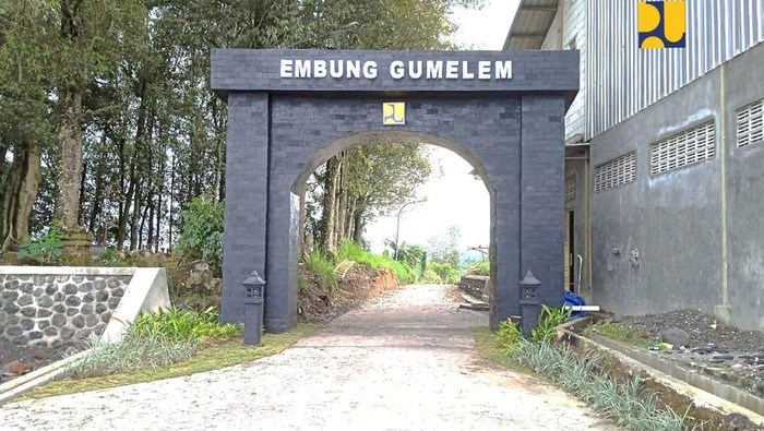 Kementerian PUPR Rampungkan Proyek Embung Senilai Rp 18,7 M di Magelang Kementerian PUPR telah menyelesaikan pembangunan Embung Gumelem di Pakis, Magelang. Pembangunan Embung Gumelem menggunakan anggaran APBN senilai Rp18,7 miliar.