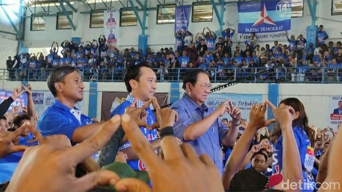 Ketua Majelis Tinggi Demokrat SBY saat berkampanye di Pacitan.