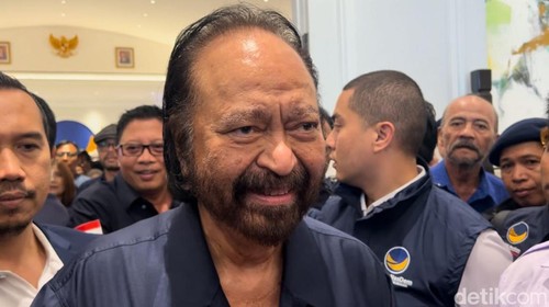 Ketua Umum Partai NasDem Surya Paloh di kantor DPW Nasdem Bali, Selasa (23/1/2024). (I Nyoman Adhisthaya Sawitra/detikBali)