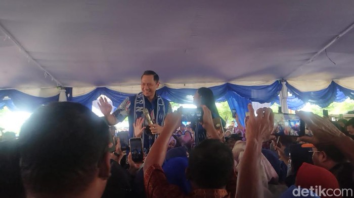 Ketum Demokrat Agus Harimurti Yudhoyono saat kampanye di Lamongan.