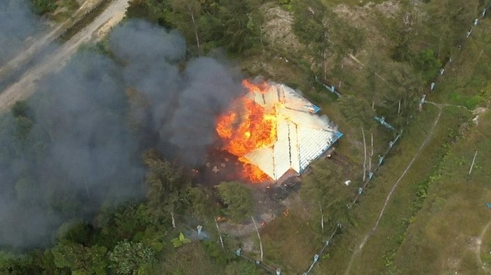 KKB kembali berulah dengan membakar 4 rumah warga di Kabupaten Intan Jaya, Papua Tengah.