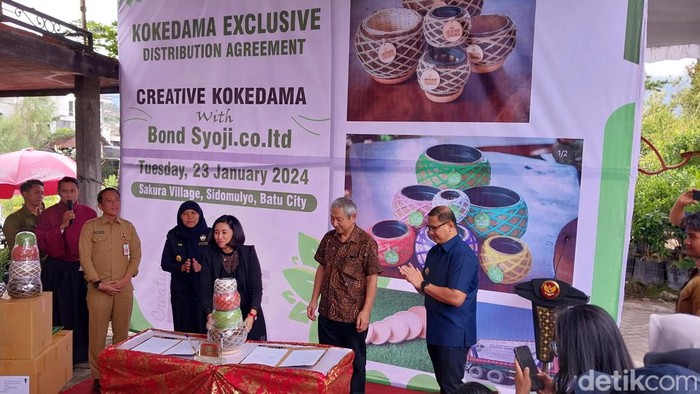 kokedama kota batu dikespor ke Jepang