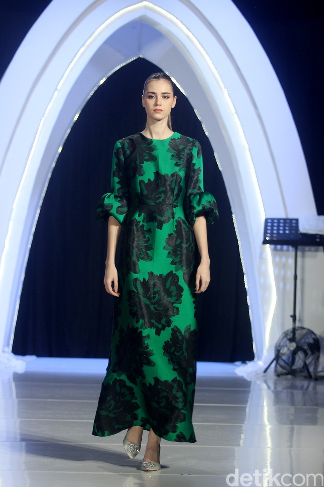 Founder Ellaya Happy Jehan menggandeng makeup artis Bubah Alfian dan Rio Valent untuk merilis koleksi perdananya bertajuk A Walk to Remember, bertempat di Ballroom The Westin, Jakarta, Senin [22/12024]. Foto: Mohammad Abduh/detikcom.