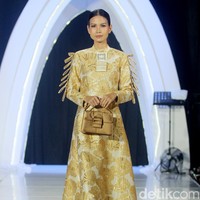 Founder Ellaya Happy Jehan menggandeng makeup artis Bubah Alfian dan Rio Valent untuk merilis koleksi perdananya bertajuk A Walk to Remember, bertempat di Ballroom The Westin, Jakarta, Senin [22/12024]. Foto: Mohammad Abduh/detikcom.