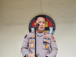 Baliho Caleg Timpa Pemotor di Cakung, Polisi Imbau Pengendara Hati-hati