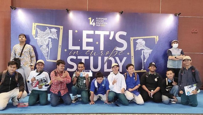 Komunitas Kawan Netra yang senantiasa dampingi 300 tunanetra di berbagai tempat agar lebih berdaya.