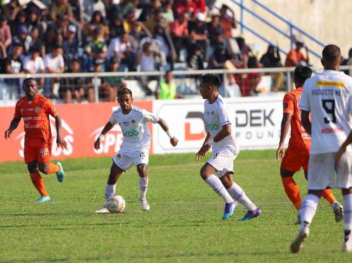 Laga PSIM Jogja vs Persiraja Banda Aceh di Stadion Langsa, Aceh, Senin (22/1/2024).