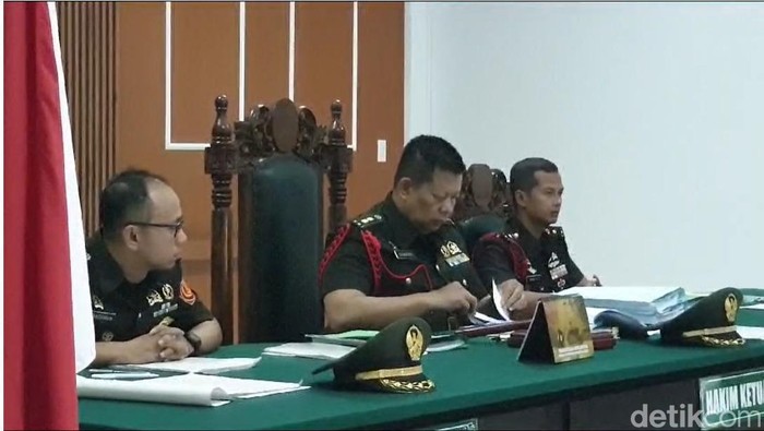Majelis hakim yang memimpin sidang Pratu Richal. (Goklas Wisely/detikSumut)