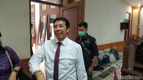Mantan Rektor Unud I Nyoman Gde Antara dituntut 6 tahun penjara dalam kasus korupsi dana SPI.